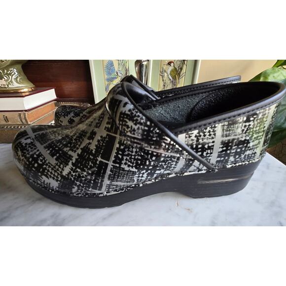 Dansko 38 Professional Nurse Non Slip Black Silver Clog Shoes Block Print Patent - Picture 2 of 6
